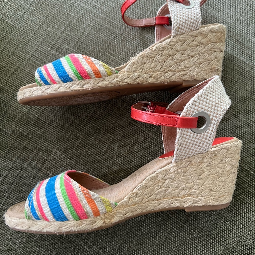 Lucky Brand Women's Multicolor Striped Sandals - Picture 2 of 4
